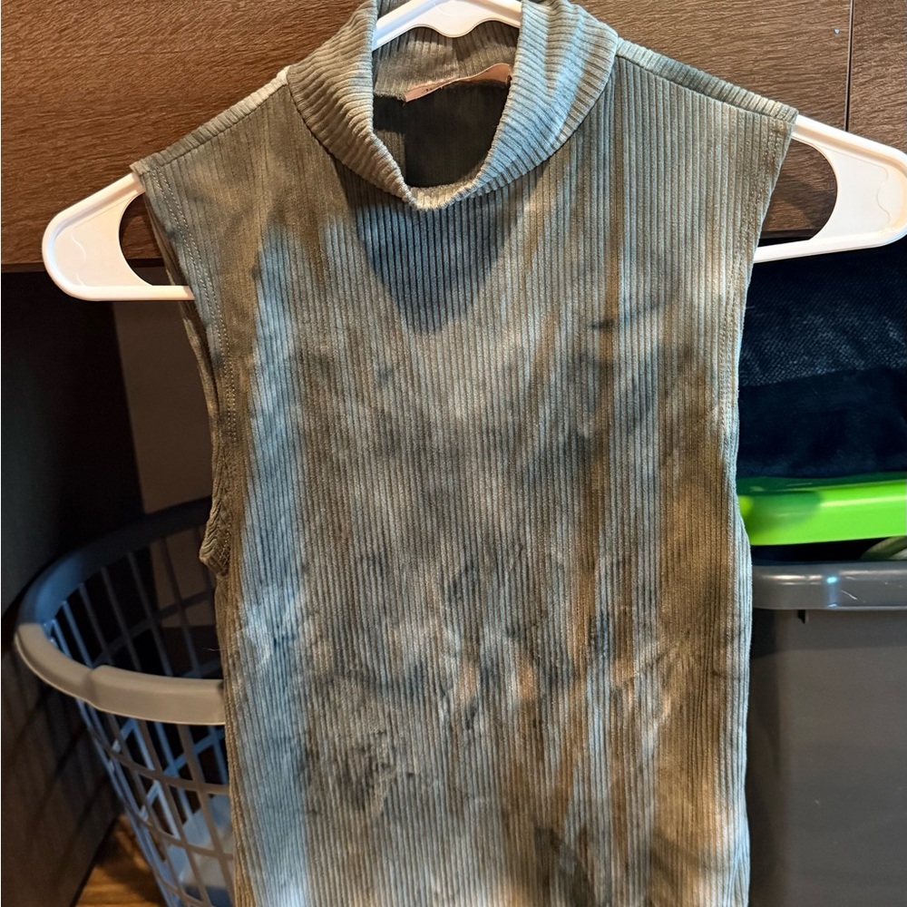 Willow & Root Sleeveless Mock Neck Ribbed Tank Top - Olive Green tie dye